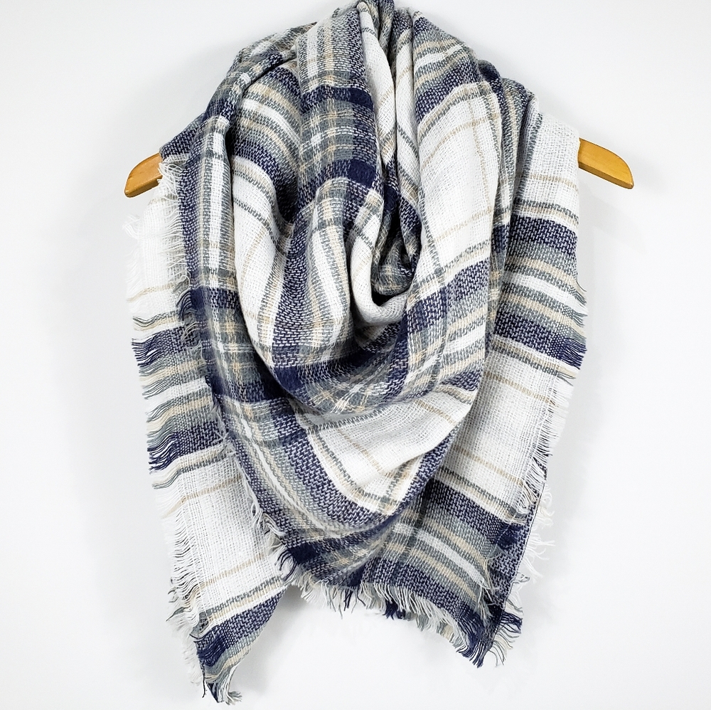 Cozy at Heart Plaid Blanket Scarf (Blue)